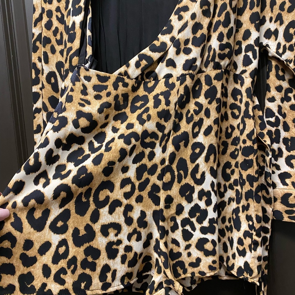 Dress Forum Romper. NWT - Picture 3 of 8